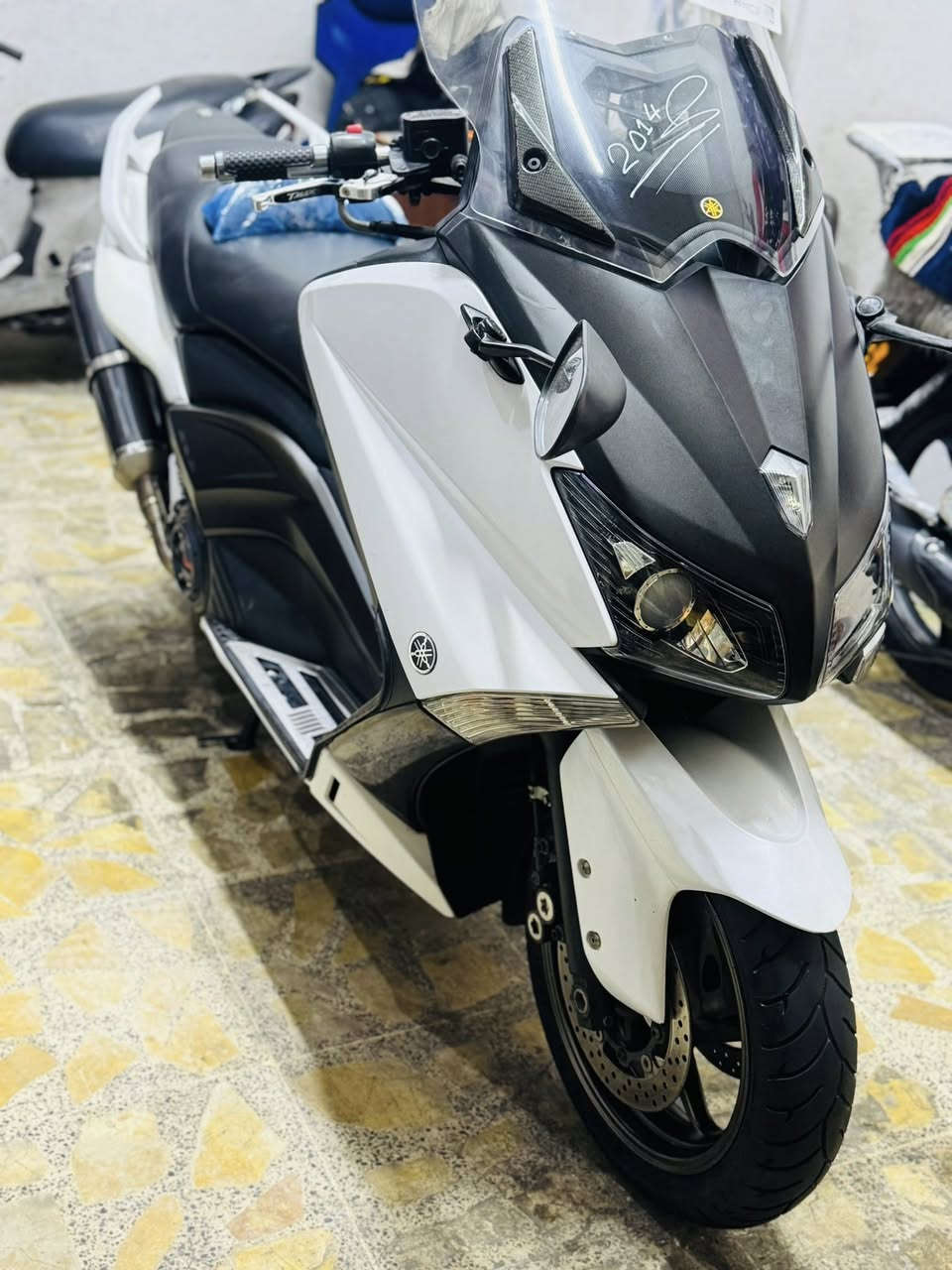 السلام عليكم 

تيماكس 2015  دخول جديد 
دراجة بالكارتون قبل 6 ايام شديته 
مكفولةً من الزلغ ماشيه 20 
***********
