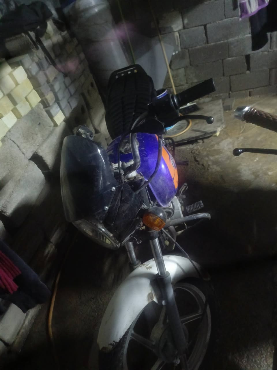 سلام عليكم دراجه بوكسر لبيع دراجه بيه خيد تبخير كلشي شغال بيه جانت متروكه عادت نشر من وعتات كذابه  مكاني لبلديات*********** سعر تلثميه وخمسين قفل
