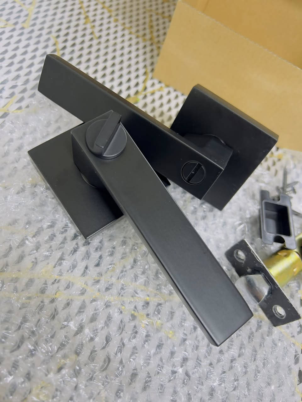 كيلون باب داخلي معدن ثكيل متوفر قطعتين القطعه ب15 اذا 2 ب25


**إذا كنت صاحب هذا الإعلان وتريد حذفه لأي سبب، رجاءا أرسل رسالة إلى الدعم الفني**