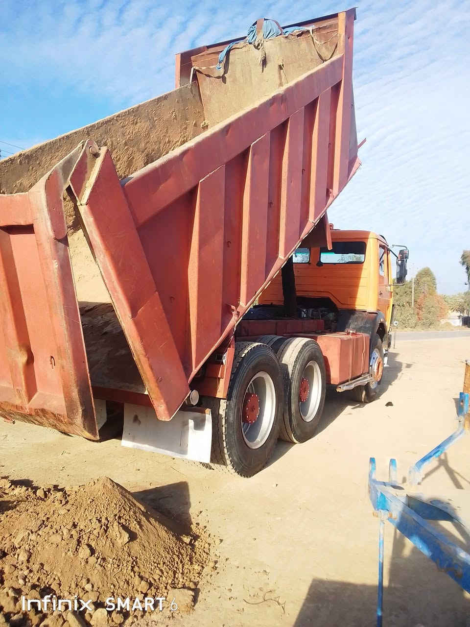 السلام عليكم البيع البي مديل82 رقم الهاتف ***********
