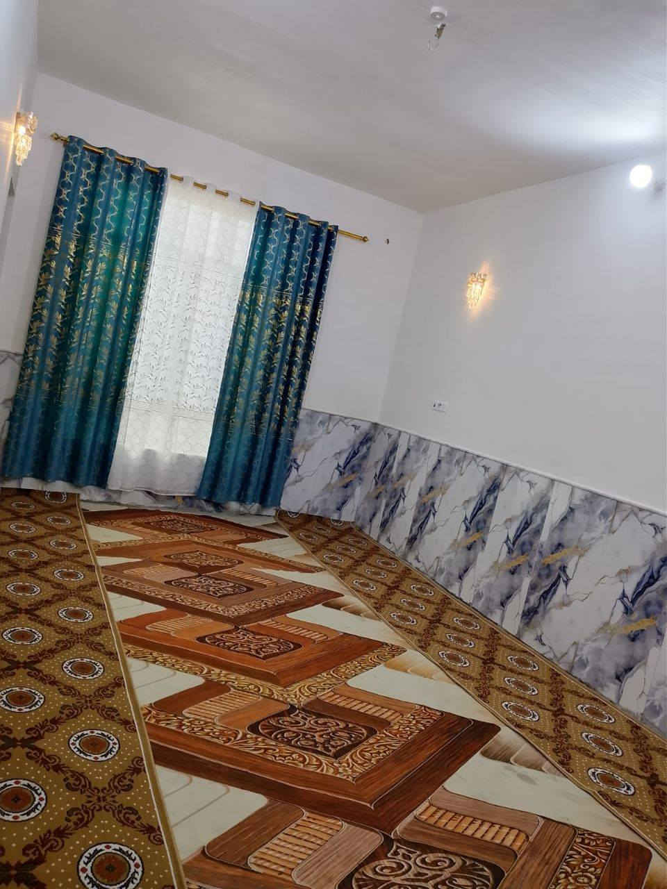 #يالله
بيت للبيع 
مساحته 200 متر
 
العنوان حي القصور شارع الكبه 
زراعي سند 25 

البيت عكاده بناء حديث 

السعر 85وبيه مجال 

الاتصال ع الارقام التاليه أو مراسلتنا عبره الواتساب 
***********
***********

#ملاحظه"لدينا جميع البيوت والقطع الأراضي بأسعار مناسبة 

#وجاهزين"لعرض عقاركم عندنا
