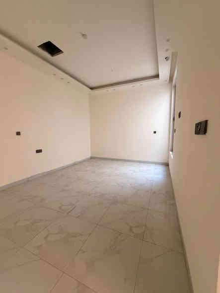 بيت للايجار السيديه 
المساحة 130متر
متكؤن من 3غرف 
صاله استقبال ؤمطبخ ؤحمامات 3
ايجاره مليؤن ؤنص
مقدمه شهرين 
تمينات شهر 
درجه اؤله نضافه 100ب100
الاستفسار على رقم المكتب 
***********
