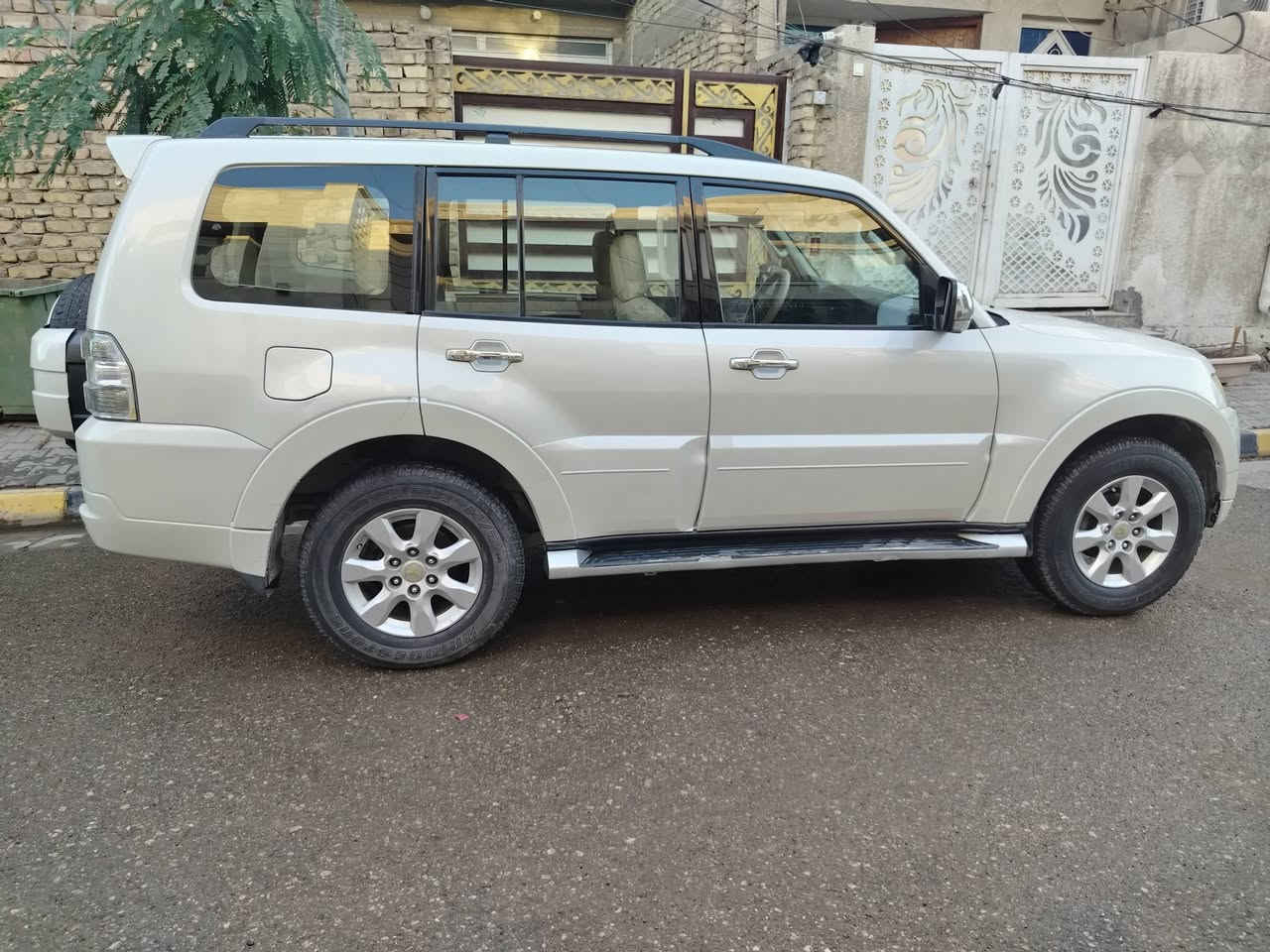 للبيع باجيرو 2010 حبتور كامل واصفات مكفوله كفاله عامه من ظربه وصبغ ومحرك وكير ٧راكب تبريد وتفه خير من الله رقم بغداد النكليزي مشروع وطني مداور ثاني يوم كشنات كهربائيه شاشه كامره حساسات وللتوظيح سياره جديده ومماشيه والسعر ستفسار على الرقم ***********
