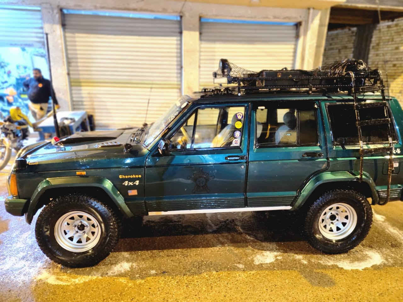 السلام عليكم جيب شيروكي موديل 91 السياره جاهزه من كلشي  السياره موجوده بالغزاليه رقم سليمانيه تحويل ثاني يوم باسمك  سعر 50وبيه مجال
***********
