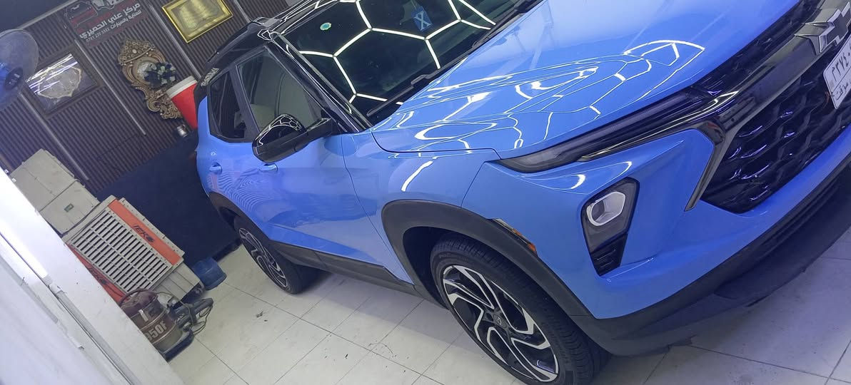 السيارة: شوفرليت تريل بلايزر.
الفئة: 2RS
الموديل : 2024
اللوحة:.منفيس.
السعر: اتصال ( مستعجل ع البيع ) 
١ الضرر: قبق جنطة وجاملغ خلفي
1.    حجم المحرك3 سلندر 1300 تيربو
2.    عداد المسافة 5   الف ميل.
3.    بصمة ابواب وتشغيل عن بعد.
4.   رادر امامي.
5.    تحديد مسار.
6.    تحكم ستيرن جهتين
7.    شاشة كبيرة مع كامرة خلفية
8.    سستم صوت.
9.    كرسي السايق كهرباء.
10.     مقاعد جلد.
11.     تدفئة الكراسي الامامية.
12.    رادر جانبي مانع اجتياز.
13.     حساس خلفي.
14.     كامرة خلفي دوارة.
15. بانوراما
16.ويل رياضي حجم 19
17.هيتر ستيرن
18.فور ويل دفع رباعي
*وباقي الموصفات المعروفة فئهRS2
***********
