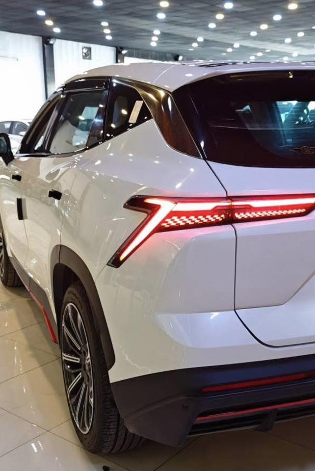 جيتور 2025 فول مواصفات أعلى فئة 
مكفوله كفالة عامة السيارة جديدة اخت الزيرو

 ماشية 12 الف
• محرك 1.6 Turbo اقتصادي وقوي
• دفع أمامي
• شاشة ضخمة متعددة الوظائف
• كاميرات محيطية 540°
• نظام ملاحة + بلوتوث + CarPlay
• فتحة سقف بانوراما واسعة
• كراسي جلد كهربائية + تبريد وتسخين
• نظام دخول وتشغيل بصمة
• رادار أمامي + حساسات + نظام الحفاظ على المسار
• إضاءات LED بالكامل

السعر 27 مليون وبيها مجال
*********** وتس اب
