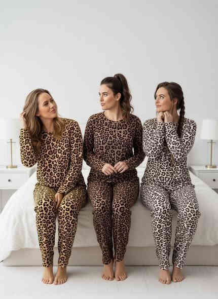 قناة تلكرام👈👈👈 https://t.me/vfdjb
#جديد تكرار المديل

تراكسود فرو  ناعم مقدف

قياس فري سايز الوزن75 ك يلبس

سعر الدرزن 69 الف سعر ثابت
واتساب. ***********
