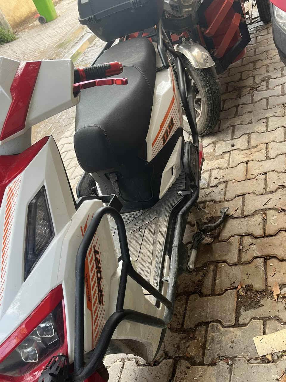 سلام عليكم دراجه شحن جديده اربع سرعات درع داير الدراجه سعره 700 وبيه مجال رقم التواصل ***********
