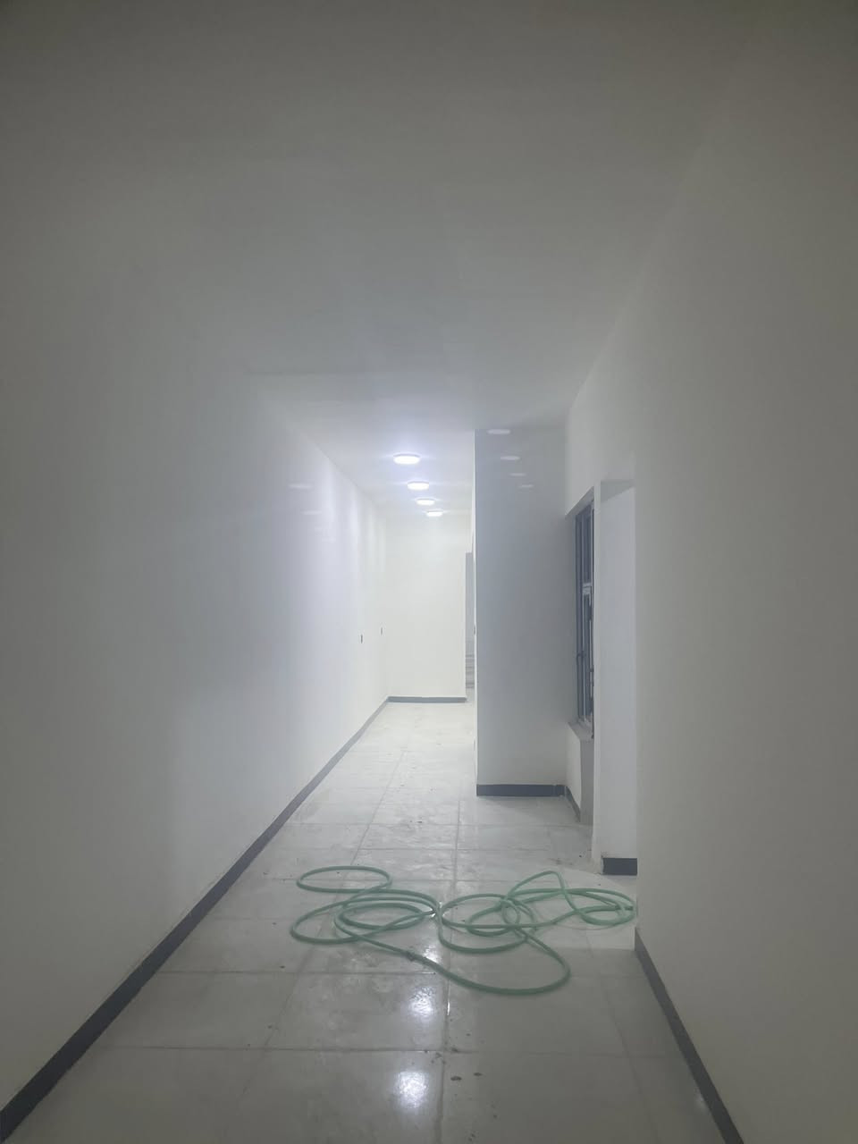 ايجار شقه ارضيه بحي الجامعه 
قرب جسر حي العدل المطل على المنصور 
بناء زيرو ترهم عياده طبيه او شركات 
او مكاتب او مراكز او سكن 
مساحته 180مترا تحتوي على صالات ٢
وغرفتين نوم ومطبخ وحمامات 2
إيجاره شهري 1300دولار  بلعراقي مليونين
تفاصيل اكثر ***********
