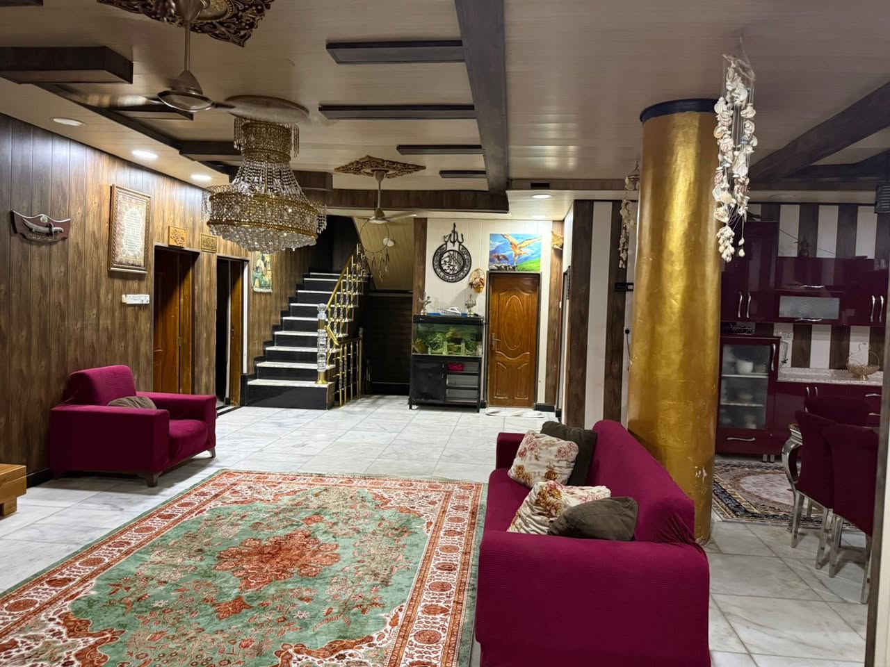 بيت طابو ملك صرف 300 متر
البصرة حي الاساتذة بين الاصمعين قريب شارع بغداد
عرض الشارع 15 متر
7 غرف 
غرفتين جوه والفوك 4 والطابق الثالث غرفة وصالة
خطار 
هول 
2 مطبخ فوك مفتوح والجوه معزول
3 حمام 
2 كراج 
حديقة
منور داير البيت
تبليط قرب شارع بغداد 
وكم قطعه من الاثاث 
السعر 515مليون
بيع مستعجل 

***********
