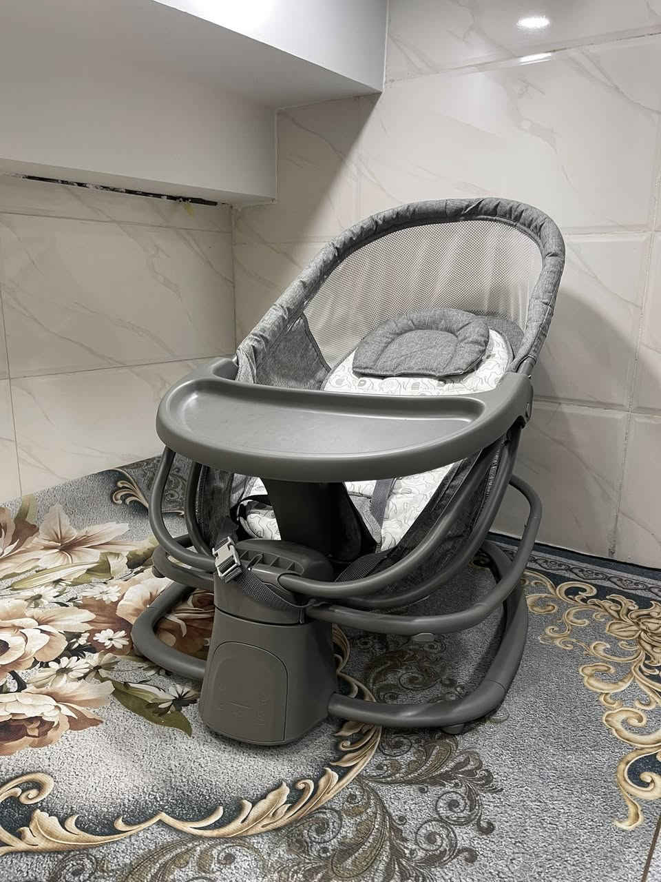 كرسي طفل هزاز كهربائي نضف جدا قبل شهر اشتريته ابيع ب ٤٥الف
***********
