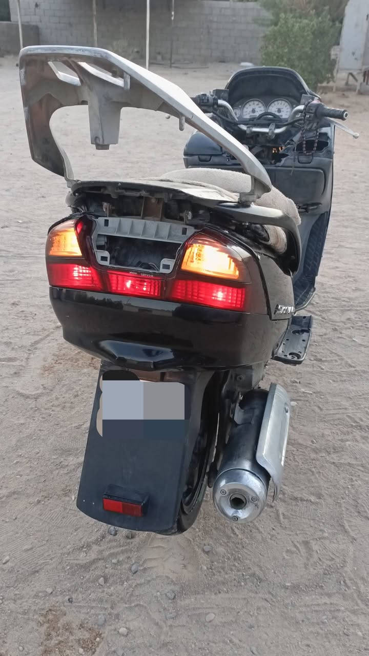 سلام عليكم شباب
مثل ما موضح بالصوره  سكاي ولف 250 سويج وليس بصمه الدراجه المكينه كفاله شرط وكاله برغي ما مبدل او مفتوح بيها الدراجه خير من الله تنطي 140 الى 150 شلعه فول كهربائيّآت كلها شغاله من الطول للطول بيها مال جداحه بس الكفرات تعبانات لان اخوي الصغير طيحها بالغلط بس الكفرات تعبانات اما الباقي كله جديد السعر 800 وبيها مجال 
المكان البصره الزبير 
الرقم ***********
اتصل وتدلل وانا بالخدمه
