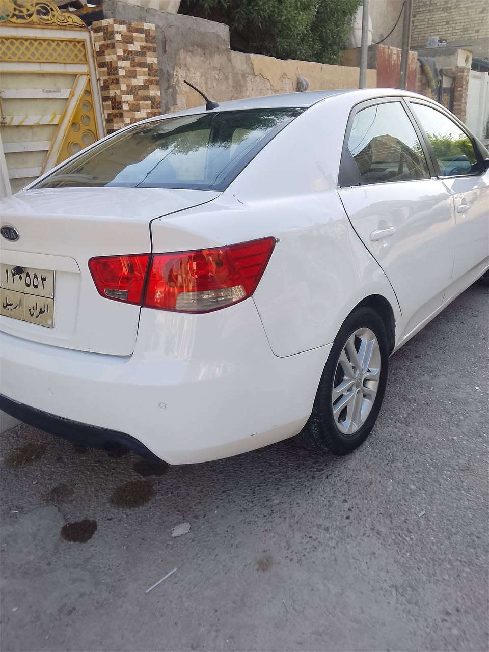السلام عليكم سيراتو موديل 13 خليجية 
بيهة صبغ بابين او جاملغ امامي 
مواصفات تحكم استيرن جهتين 
مري شفط 
شاشة وكامرة 
محرك 1600
مكينة كير جدد 
تحويل ثاني يوم 
السعر 83 مجال بصيط 
رقمي *********** عنواني بغداد
