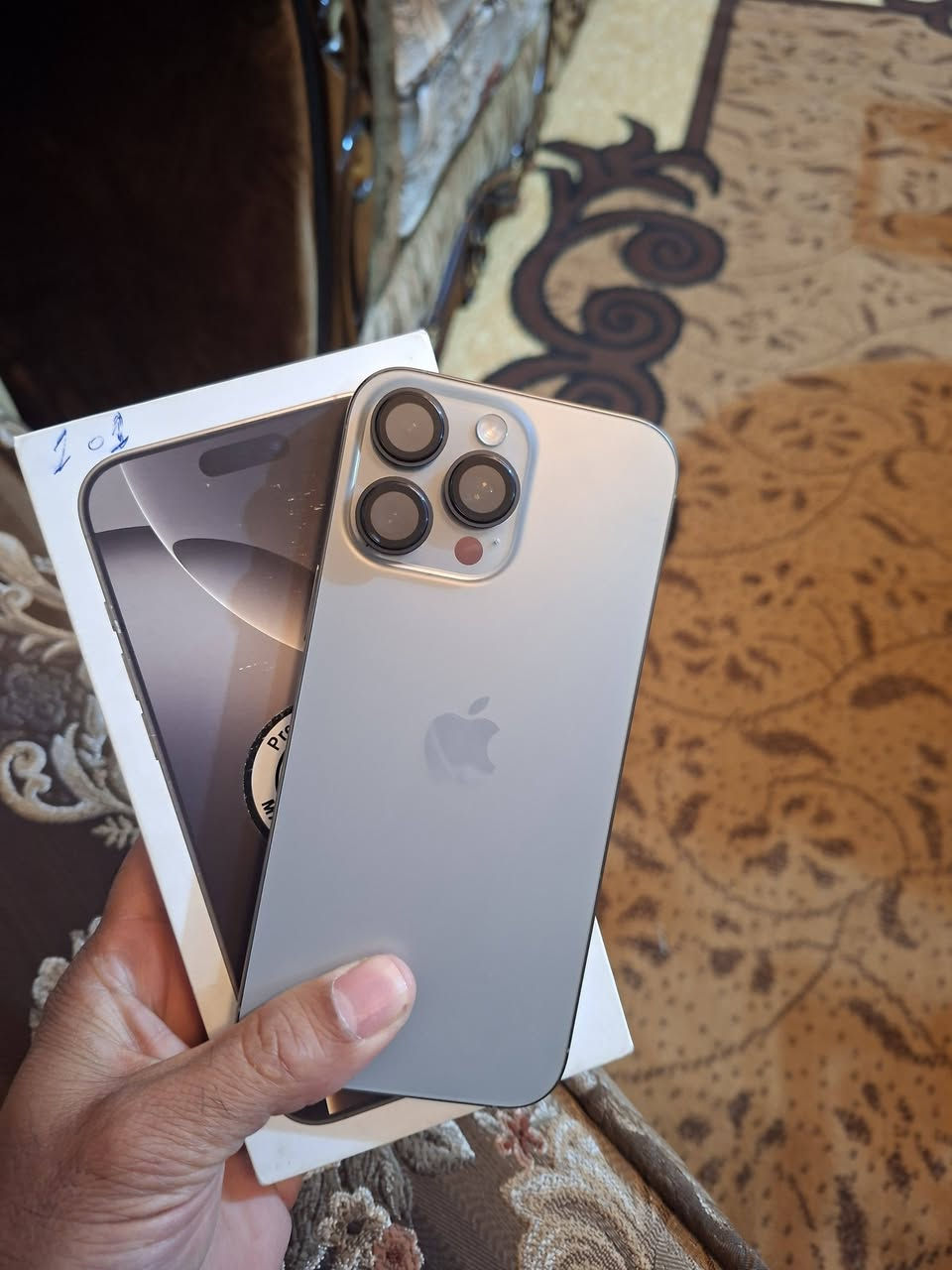 السلام عليكم من رخصة مدير الكروب 
للبيع ايفون 16برو ماكس ماستر شرق اوسط
ذاكرة 256 بطارية 91 نضافة 100%100
الجهاز مكفول كفاله عامة كامل 
الون تيتانيوم الجهاز زلغ مابي 
عنواني بغداد تقاطع النهروان 
السعر 1325 بي مجال قليل 
رقمي *********** واتساب خاص متواجد
