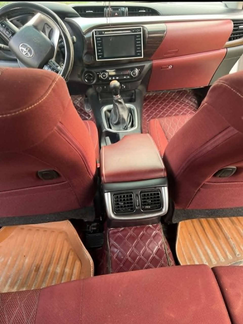 تيوتا هايلوكس 2021كير عادي مكفولة كفاله عامه 
رقم أربيل ماشيه 150الف 
الإتصال على رقم ***********
