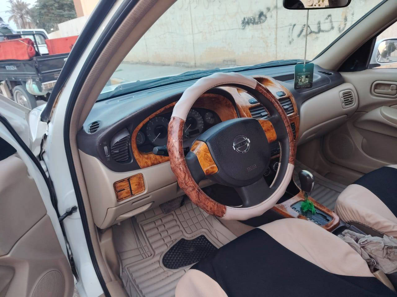 نيسان موديل 2012 كفاله عامه عده بارد بربع لاخير جهت سائق محرك تخم تاير حداديه تبريد مال جناي ماناقصه برغي عنوان نجف مشخاب 
سعر قفل 95 
***********
