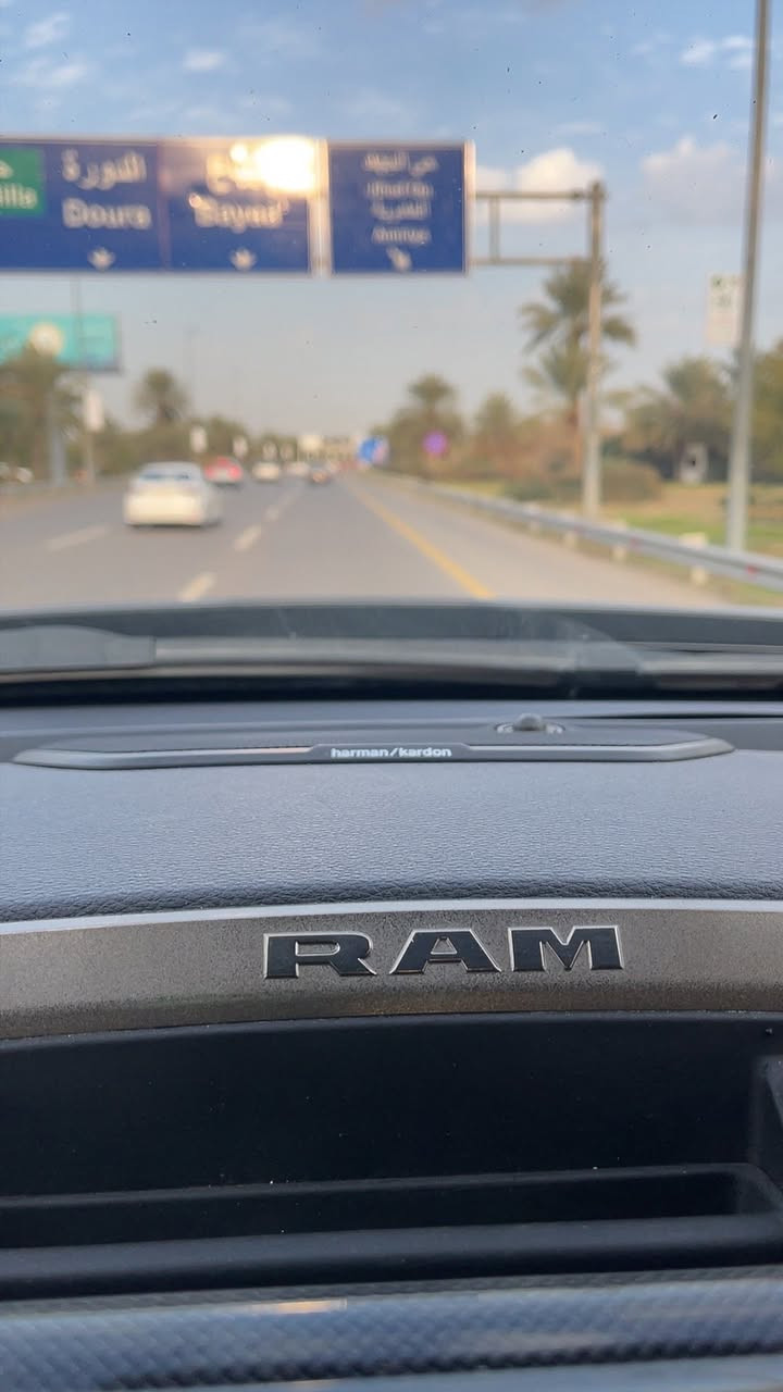 السلام عليكم
سيارة دوج رام موديل 2022 
فئة السيارة سبورت بلاك ادشن
ماشية( 73 الف كيلو )
مواصفات السيارة فول عدى فتحه 
كشنات جلد تدفئة تبريد كشنات وستيرن تدفئة شاشه تيسلا (اكبر شاشه) منافذ كهرباء USB + TYPE C 
سستم صوت هارمن كاردن 
السيارة مغلفة PPF من دبي مركز بلاك دايموند
دوسات بانزين وبريك كهرباء تحكم بلارتفاع + مرايات كهرباء + حساسات ورادارات امامية خلفية 
توقف ذاتي 
السيارة كلييين تايتل من الدعاميه للدعامية كفالة عامه من اي شي السيارة باب طويل بدي قصير + فور ويل + هيمي المرغوب 
نظام فصلة 4 سلندر تقليل صرفية البانزين
حبايب سعر السيارة 37500 قفل السيارة شرط تفحص وين متريد سونار ورقم الشاصي موجود ادزه الك
***********
