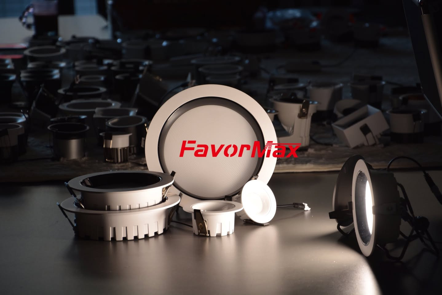 Hot selling Langqing model down light.
Aluminum body. One color/3color/4cct


**إذا كنت صاحب هذا الإعلان وتريد حذفه لأي سبب، رجاءا أرسل رسالة إلى الدعم الفني**