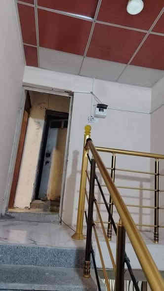 السلام عليكم يتوفر بيت مساحه 125متر طابقين يتكون من 4غرف منام وصاله وستقبال ومطبخ مع صحيات داخليه وخارجيه نوع العقار وقف سني مسجل دفع اجار سنوي 250الف كل الخدمات متوفره  العنوان ابو الخصيب حمدان البز قرب مدرسه عثمان وقريب شارع حمدان مسافه 150مترسعر 65وبي مجال ***********
