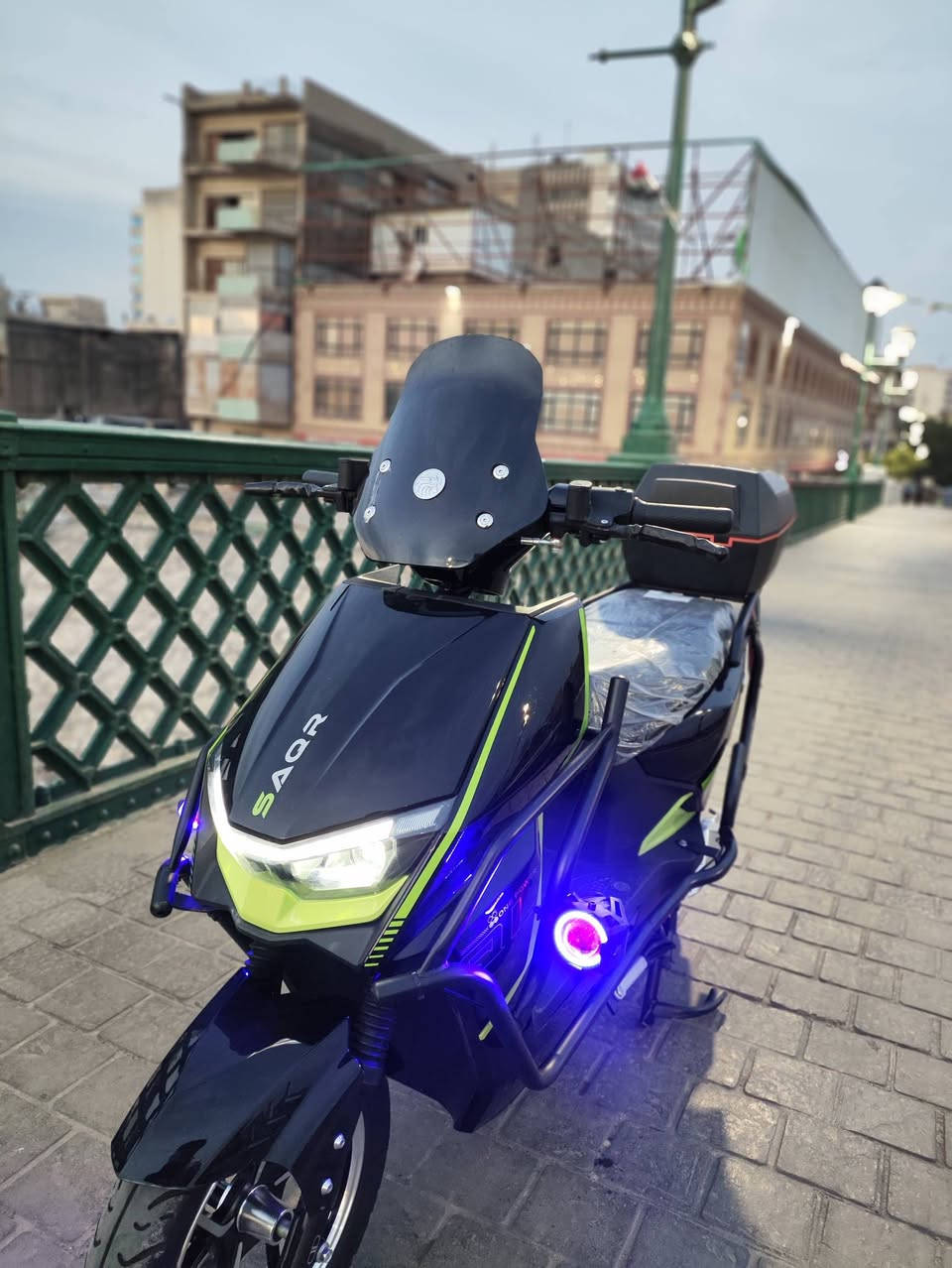 السلام عليكم دراجة شحن نوع الصقر 2026 بطارية ليثيوم 32 امبير و72 فولت ضمان من الشركة 8 اشهر دراجة زيرو غير مستعمله وصل موجود *********** سعر 900 عنوان بغداد ساحه الوثبه
