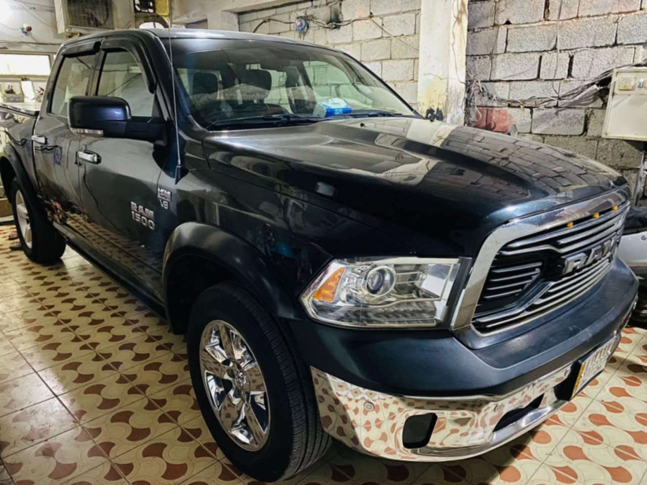 السلام عليكم دوج رام للبيع .الموديل (2017long star)  كشن كربائي* تحكم ستيرن جهتين *مري شفط+اشاره 
دوس كهربائي 
حساسات خلفي*امامي 
شاشه كبيره
كأمره خلفيه باب طويل بدي قصير 
منضومة غاز إيطاليه  
 🌟كفاله عامه 🌟
السعر 195$
(الاتصال والاستفسار على الرقم:***********
