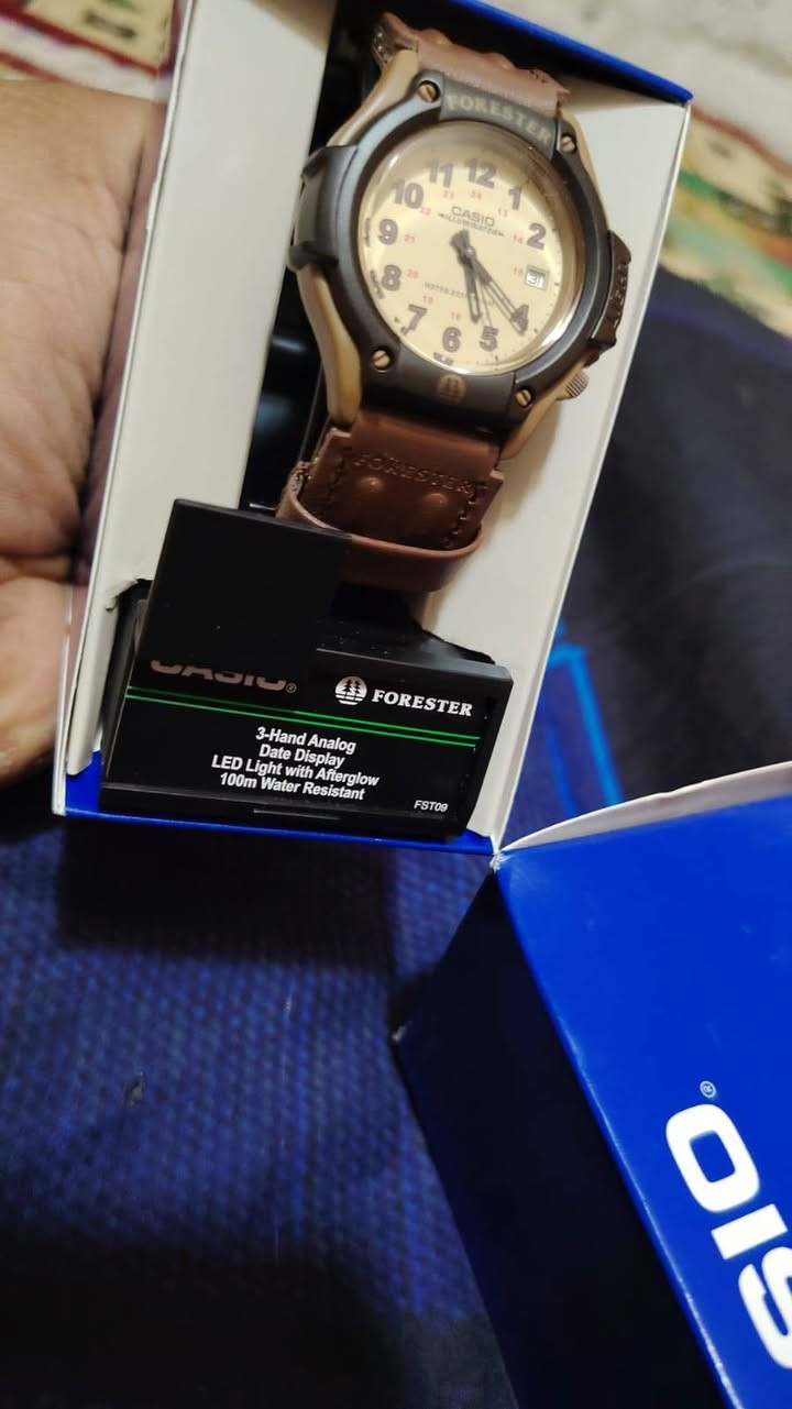 هذه الساعة هي ساعة كاسيو فورستر (Casio Forester) وتتميز بحزامها البني المتين. [1, 2]
المميزات الرئيسية: مقاومة للماء حتى عمق 100 متر، وضوء LED، وعرض التاريخ.

المادة: هيكل من الراتنج مع حزام من الجلد والقماش.

الطراز: طراز رقم FT-500WC-5BVCF. [1, 2]
*********** متواجد خاص واتساب مازنجر
