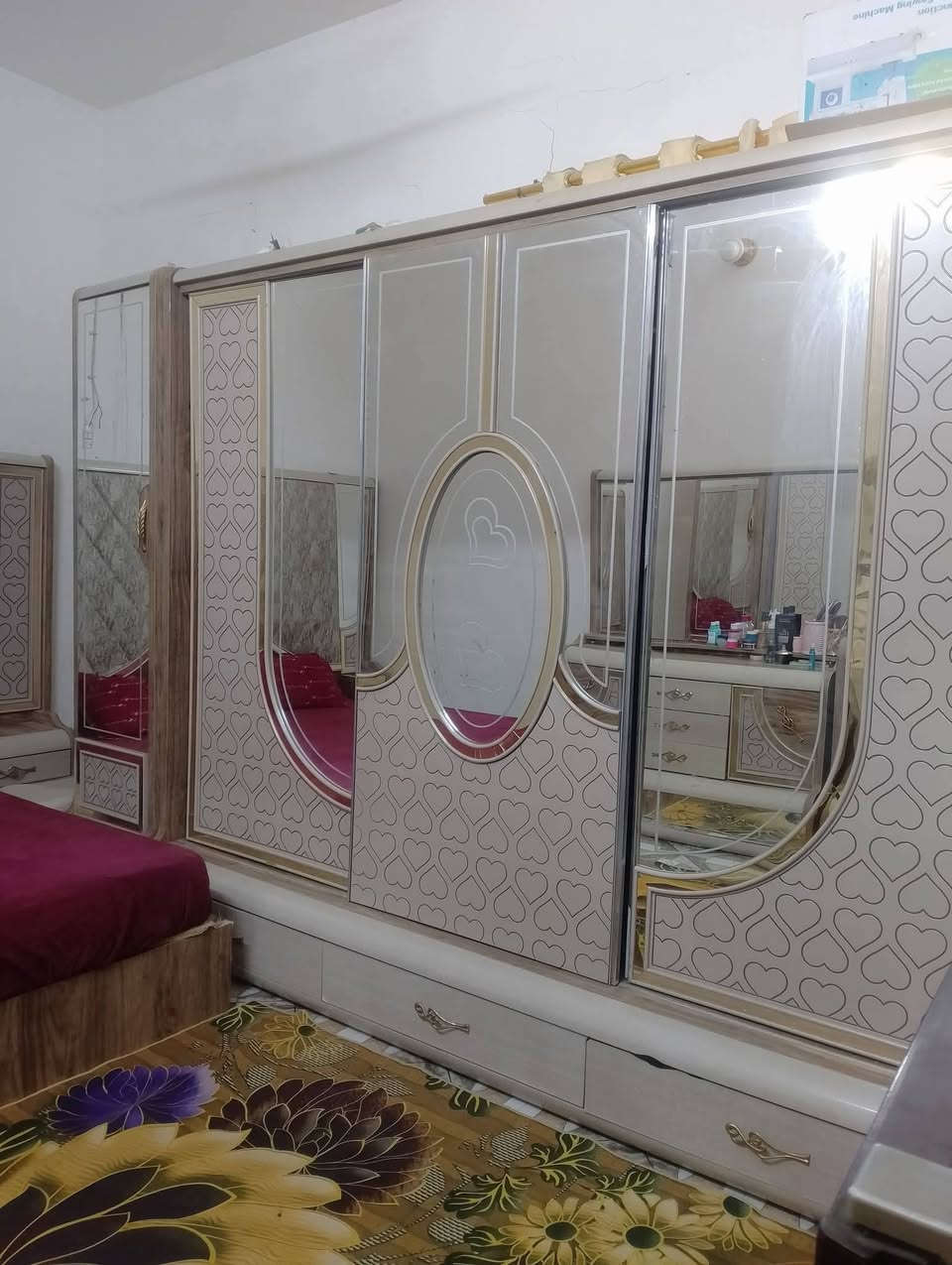 غرفه نوم تركي 12 قطعه مليون وبيها مجال حك جيه رقم *********** مستعجل على البيع كل ضرر مابيها
