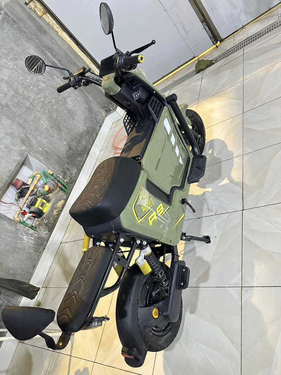 السلام عليكم دراجه ار 9 استخدام بيت للبيع جديده و اغراضها موجوده للبيع ***********
