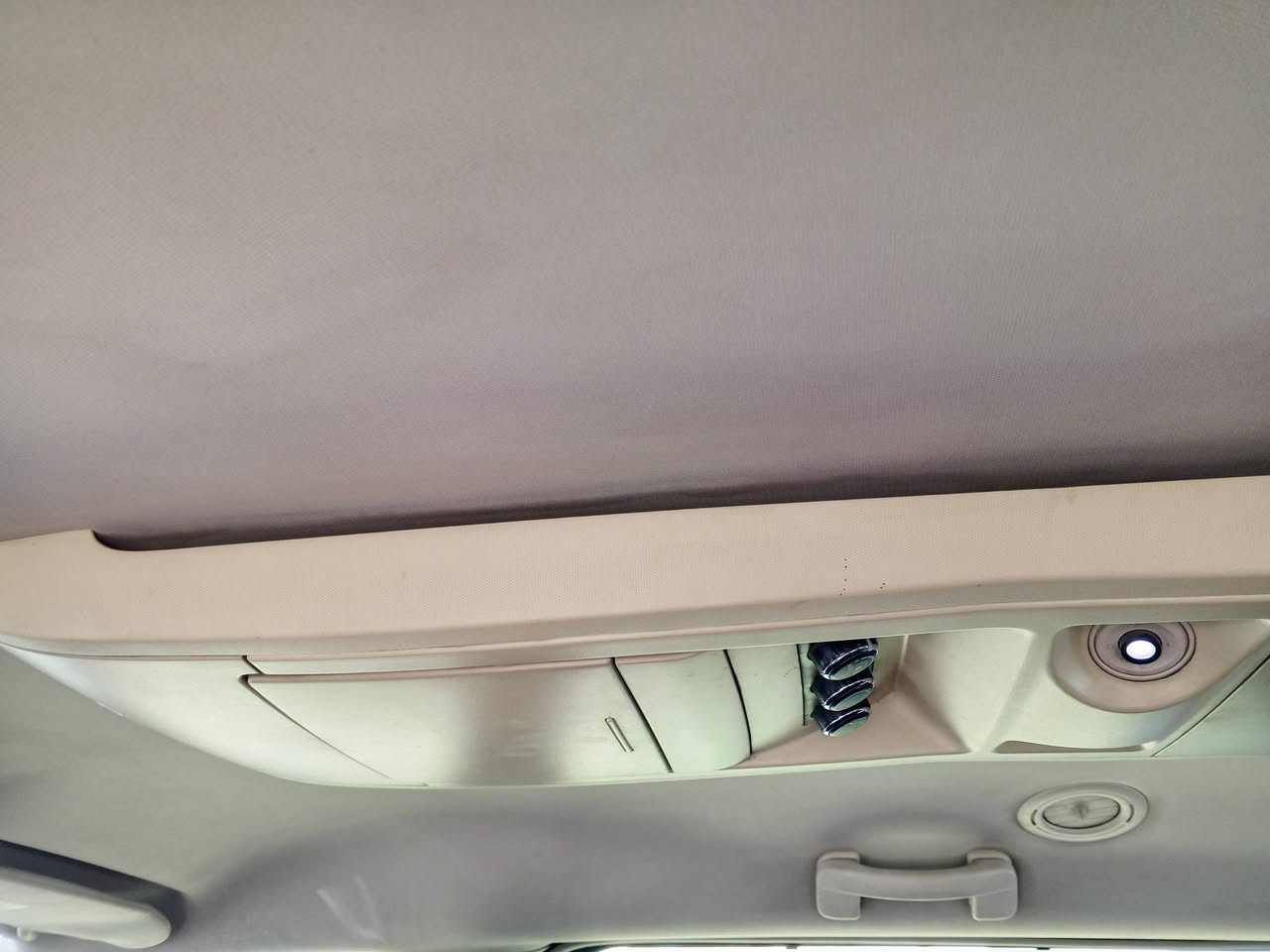 دوج كرفان 
2012 للبيع *********** المكان ديالى
