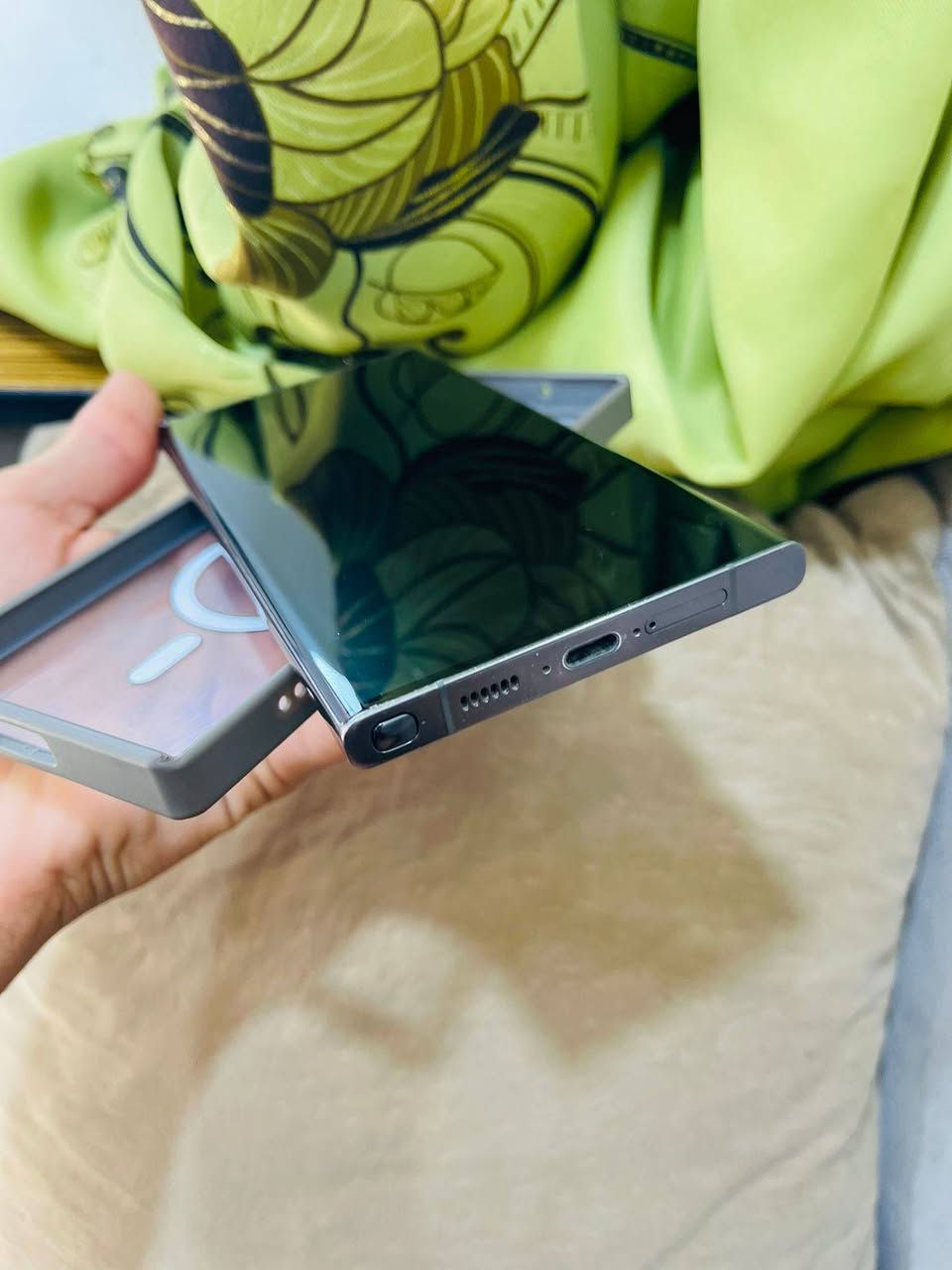 السلام علیکم اس 23 الترا)
الشاشة : التردد مالتها 120Hz يعني سلاسة ونعومة بالتقليب وبالألعاب مو طبيعية.

المعالج تنين الألعاب والبرامج 8 Snapdragon Gen 3

البطارية : 5000 ملي أمبير

وحش التصوير 200 ميجابكسل، وتقريب 100 يلوح النجم الفديو 8

نضيف بس بي ضربة نقطة بالشاشة

رايدة 700 وبي مجال -- كامل ملحقات 

رقمي *********** + واتساب

