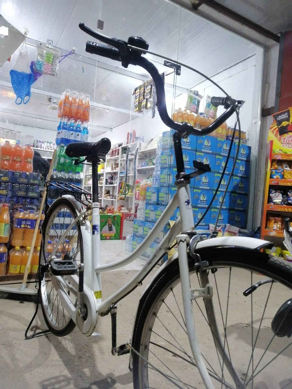 السلام عليكم بايسكل للبيع حجم 26 النظافه فول المكان حله ورديه خارج المكان بونافع اللي يريده يدخل خاص او الرقم*********** السعر 90 وبي مجال
