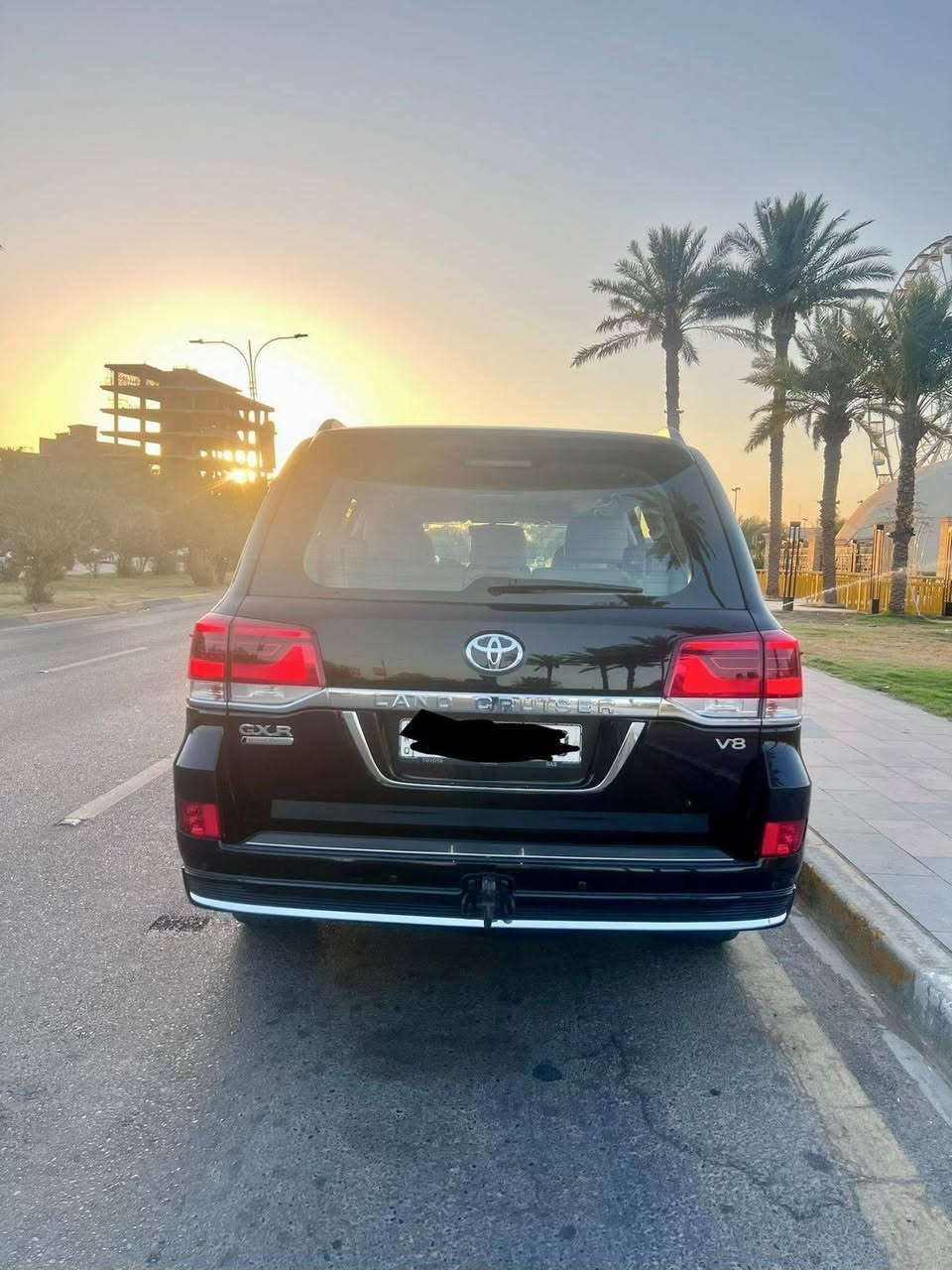 السلام عليكم لاندكروز لون اسود موديل ٢٠٢١ GXR   كارند تورن السياره ٨سلندر 4600 رقم بغداد بأسمي مكفول من الصبغ ماشيه ٧٠الف.
فتحة سقف 

بصمه تشغيل 

أبواب اربع بصمه 

صندوق كهرباء 

ويل ٢٠ 

دبل ماوس

٣شاشات

داخل جلد مقاعد كهرباء جهتين 

مري شفط 

حساسات أمامي خلفي 

كامره أمامي خلفي 

كروس سرعه السياره فول 

مكانه السيديه للاتصال ***********

