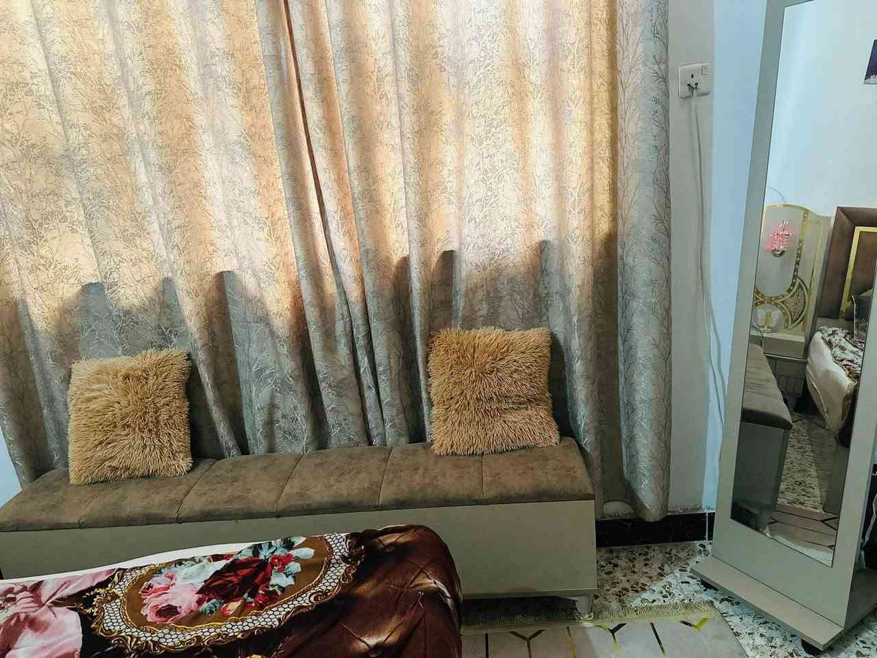 غرفه وغراض للبيع للاستفسار الاتصال على الرقم
***********}
