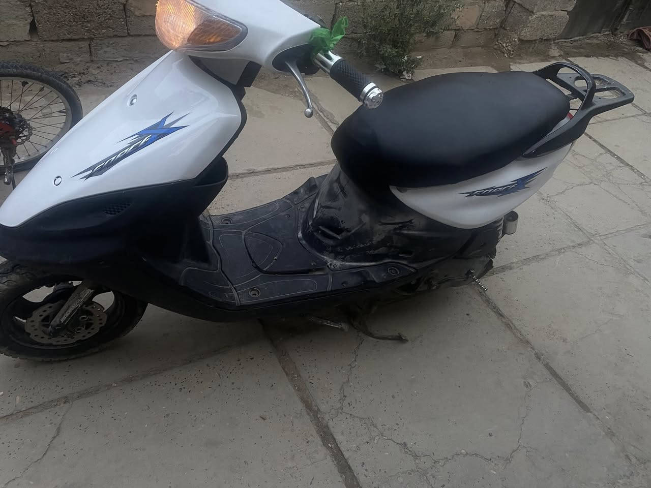 للبيع قجمه دراجه محرك مامفتوح دراجه مانقصها شي كلشي جديد سعر 350 وبيه مجال ***********
