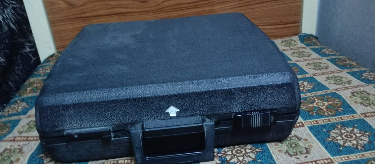 هاذه كاتبه اسمهKOVAC سعره 300 وبيه مجال مكاني بسماية رقم الهاتف *********** واتساب
