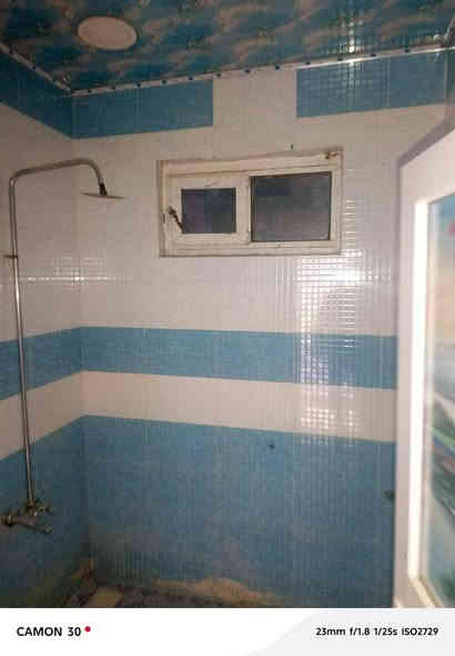 بيت ميت متر الأمن الداخلي قطاع 21
طابق واحد بناء بلوك  غرفه وصاله مطبخ إستقبال حمام داخلي خارجي 
بيت كامل سيراميك جدار وارضيه بيت نضيف 
السعر 85مع المجالرقم تلفون ***********
