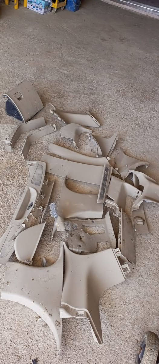 سلام عليكم غرفة كاملة جديد جدا شكو تفاصيل بغرفة الجيب موجودة عندي ابيع شلع حصان الكير والقبضة شمسيات عظمات تكم مال دوسة الباب الكفرات مال صندوق كراسي كهربائية وفيشهن غرفة كاملة حتى ليطة مال تثبيت موجودة البلادية اخوان الغرفة جديد بدون شخط للبيع الانارة الدخلية وحافظة النظارات كاملة نقص ماكو وبشرط حتى الفيشة مال شكو قطعة كهربائية شغالة تواصل رقم الهاتف *********** شباب هاي صور بالمحل بس تكرمون هاي فضلات طيور صاير عليهن بشرط انطيك الغرف بدون شخط وبدون أثر مغسولة ونظيفة
