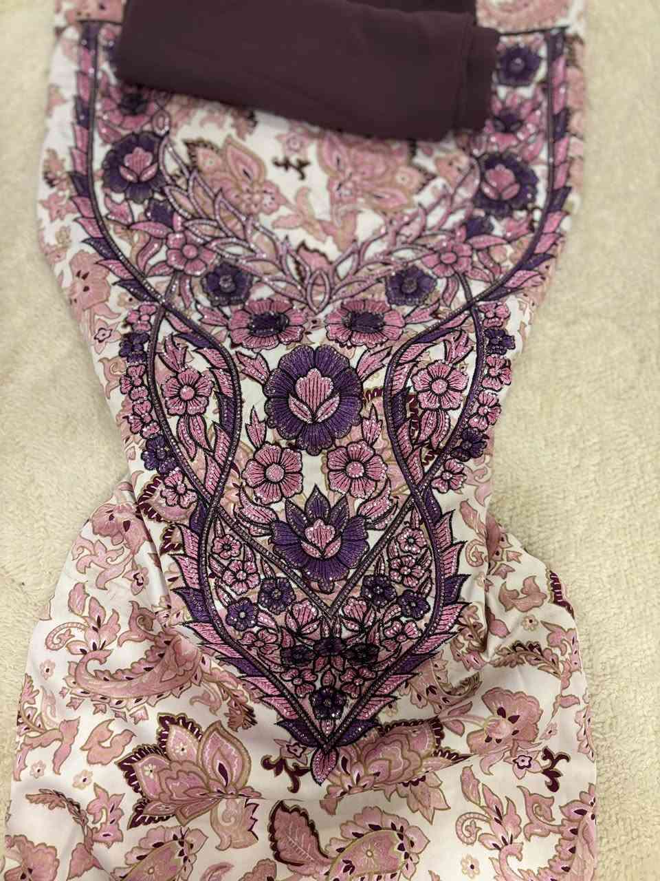 مخور اماراتي حرير اندنوسي مع شال آخر مجموعة 
للحجز ***********
 00905346510977
تجهيز عشوائي سعر الدرزن 225
