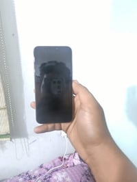 تلفون ايفون للبيع مستعجل على بيعته نطيحه  بس الضهر امفلش والبطاريه عطل...