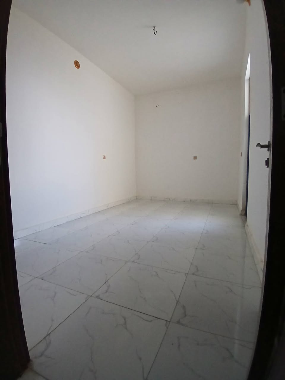 على بركه الله بيت للبيع دوانم المعمل مساحه ٧٥ متر طابقين يتكون ٢غرف نوم البيت مربع للاستفسار اكثر اتصل على *********** او مراجعة مكتب زمزم
