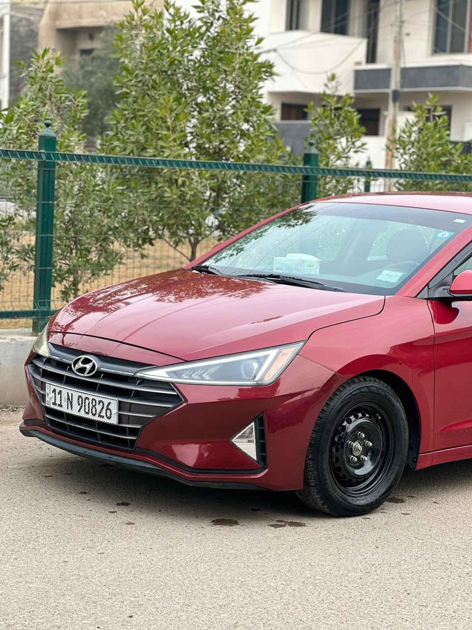 السلام عليكم
الإنترا امريكي 2019
حادثها موجود داخل الصور 
السيارة كامله من كلشي متصرف عليها كلشي 
محركها 2000دوش 
ماشية 75000 ميل 
رقمها بغداد 
المواصفات معروفه Se
سيارة نضيفة مثل ما موضحة في الصور 
السعر ١٣٥ ورقة بيها مجال قليل 
الاستفسار اتصال 
***********
العنوان بغداد الدورة
