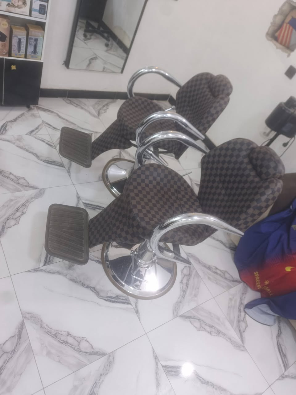 غراض حلاقه للبيع استعمال شهرين انظف من الصوره ابيعن شلع السعر خاص الموشراي لا يطب على الخاص رجاء مكاني بابل قرب المحكمه الجديده الاستفسار***********
