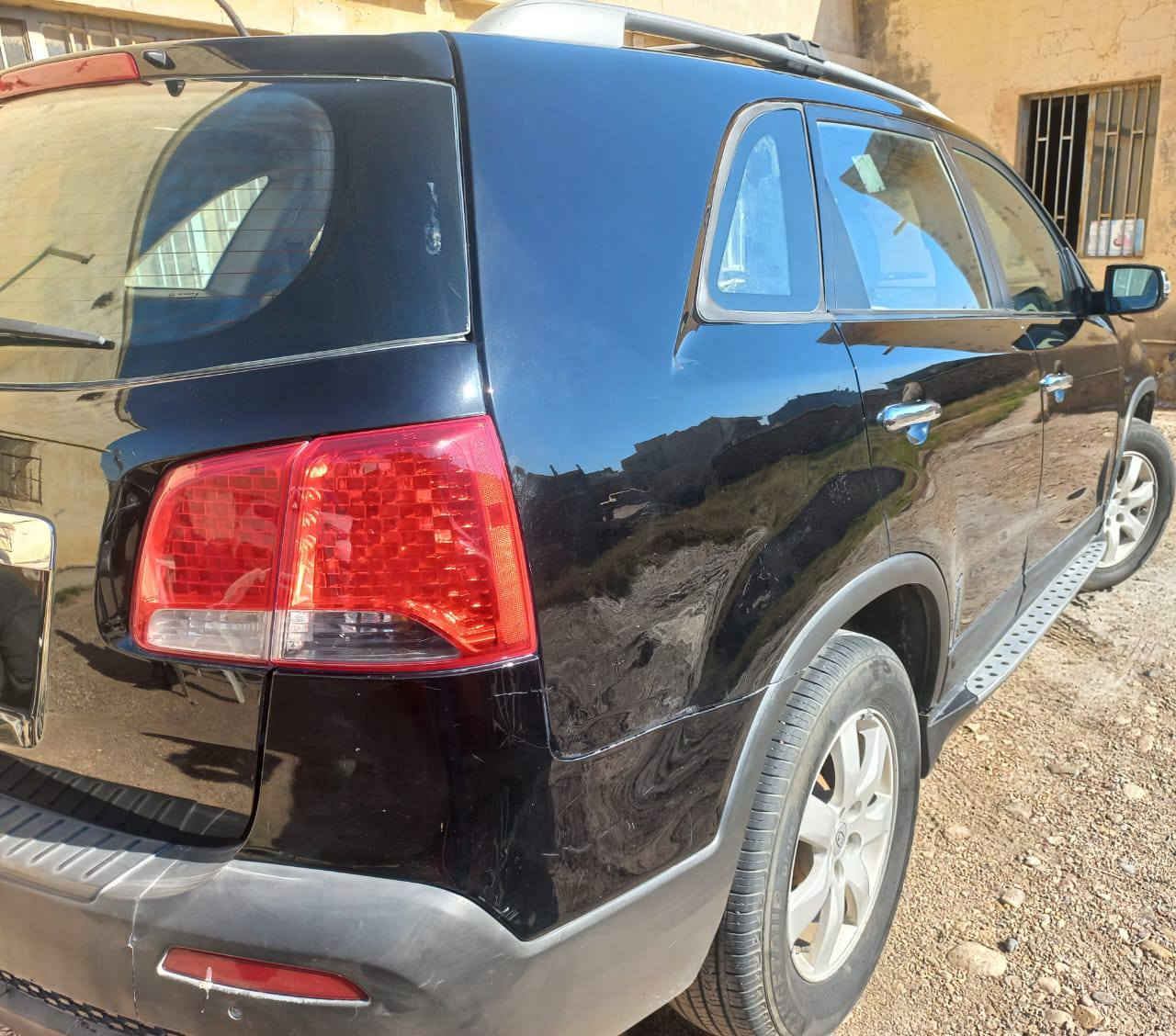 سورنتو ٢٠١١  وارد امريكي رقم ديالى باسمنه محرك ٤ سلندر جديد بدون صبغ بيها بارد بالجمرلغ الامام والخلفي عارضها ب ١٢٧ وبيها مجال قليل عنواني ديالى بلدروز ***********
