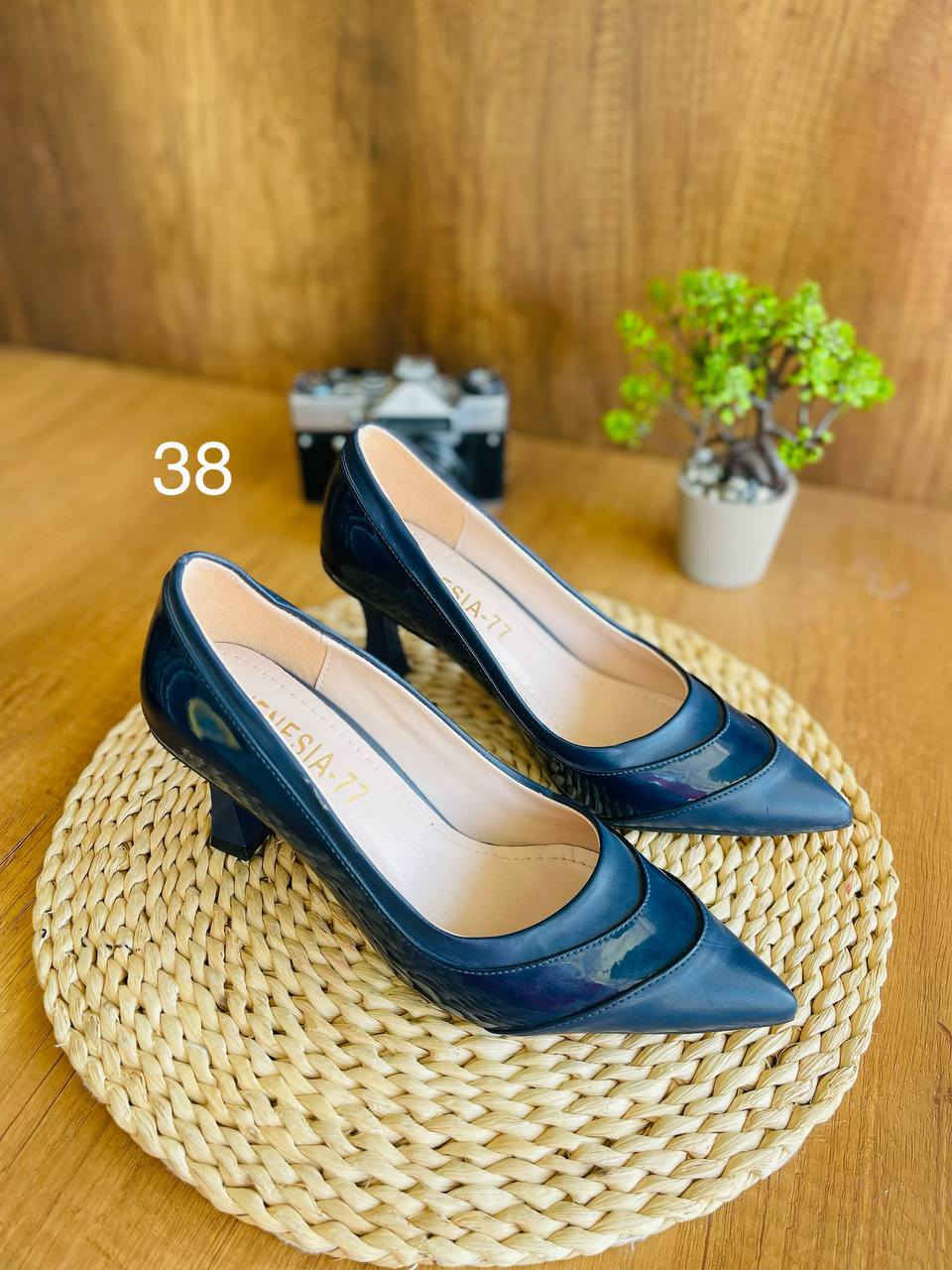 احذية قطع اخيرة 
 القياس داخل الصوره  
▪️السعر 10 فقط 

#احذية  #حقائب  #اكسبلور  #ازياء #اكسبلورفولو 
#برنس #اناقة #عباية #كعب


**إذا كنت صاحب هذا الإعلان وتريد حذفه لأي سبب، رجاءا أرسل رسالة إلى الدعم الفني**