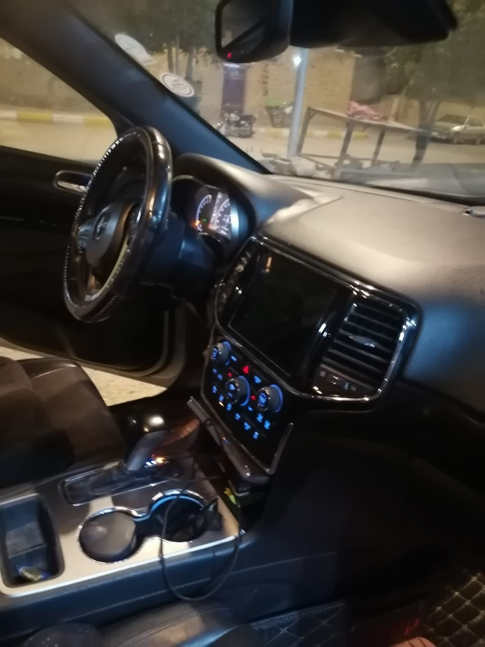 سلام عليكم جيب البيع موديل 2020 تخم تاير حداديه بيه جملغ وبنيد سياره مال بيت مروس وبيع سعر 220 مكان دوانيه ***********
