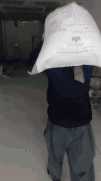 السلام عليكم كادر عمال تصعيد كافة مواد البناء على الضهر رمل طابوك تصعيد سيراميك اشتايكر كاشي فرمستون تكشير حيطان تفليش صب ابيوت تدخيل سبيس وحدل نقل اثاث البيت تصعيد اتراب السطح وحدل تشميع بتلو مساوه تطليع أنقاض قلع تراب قلع كاشي نعمل بنسب لأسعار نعمل ليلاً ونهاراً شرط شغل درجه اولى خابرني وبخدمتك ***********
