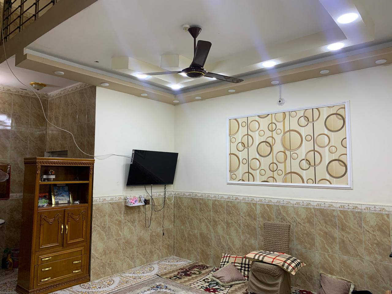 السلام عليكم
دار للبيع في منطقه الزهراء حي الحسين 

مساحه 150م على خضراء طابقين 

بناء فول متعوب عليه 

للستفسار 
واتساب 
***********
