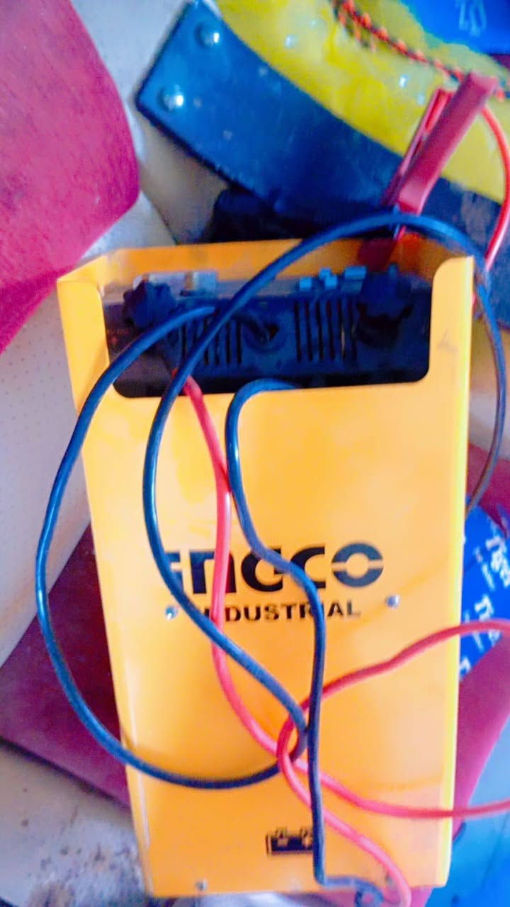 كولر عدد اثنين+ شاحنه بطاريات استخدام قليل للبيع كولر الصغير 150 الف كولر الكبير 170 الف للاستفسار ***********
