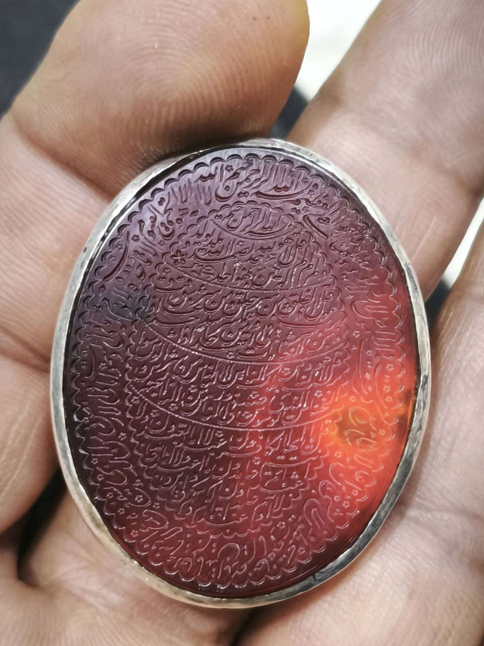 السلام عليكم محبس يماني تحفه من تحف الزمان حجم وصياغه يدويه وخط نوادر للبيع الاتصال ***********
