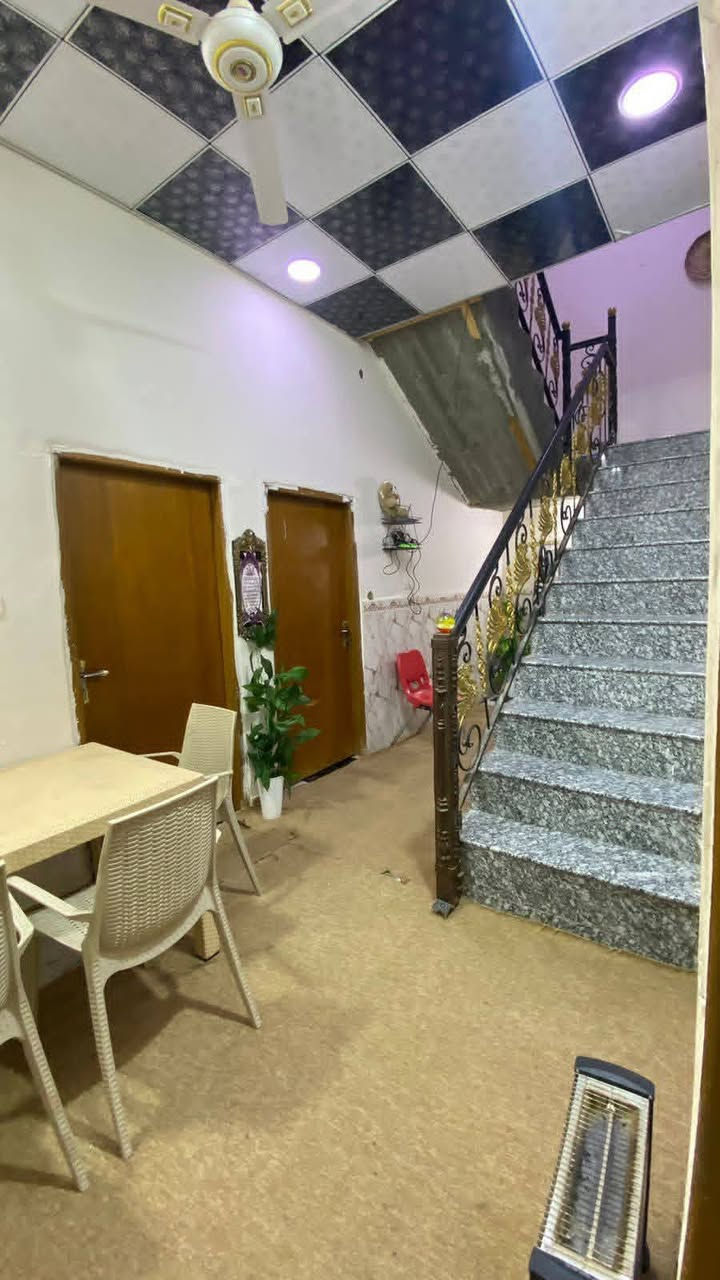 بيت للبيع في الجزيرة قرب شارع زين العابدين قريب على مدرسة المنهاج الاهلية 
طابو صرف زراعي بأسم عراقي اصولي مية بالمية بناء شخصي طابوق مساحتة 167متر 
البيت بيه غرفتين منام وصالة وديوانية ومطبخ كامل ويه البيت وصحيات داخليه وخارجيه وحديقة صغيرة البيت بناء كلش قوي سعر. 110 قابل للتفاوض الرقم للاستفسار ***********
